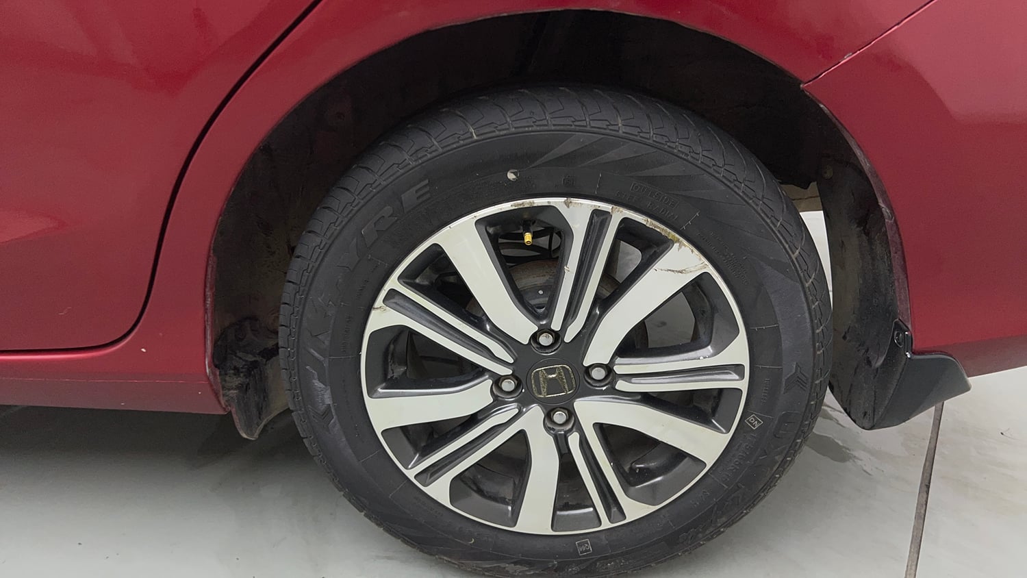 Used 2022 Honda Amaze VX MT 1.2 Petrol Petrol Manual tyres LEFT REAR TYRE RIM VIEW