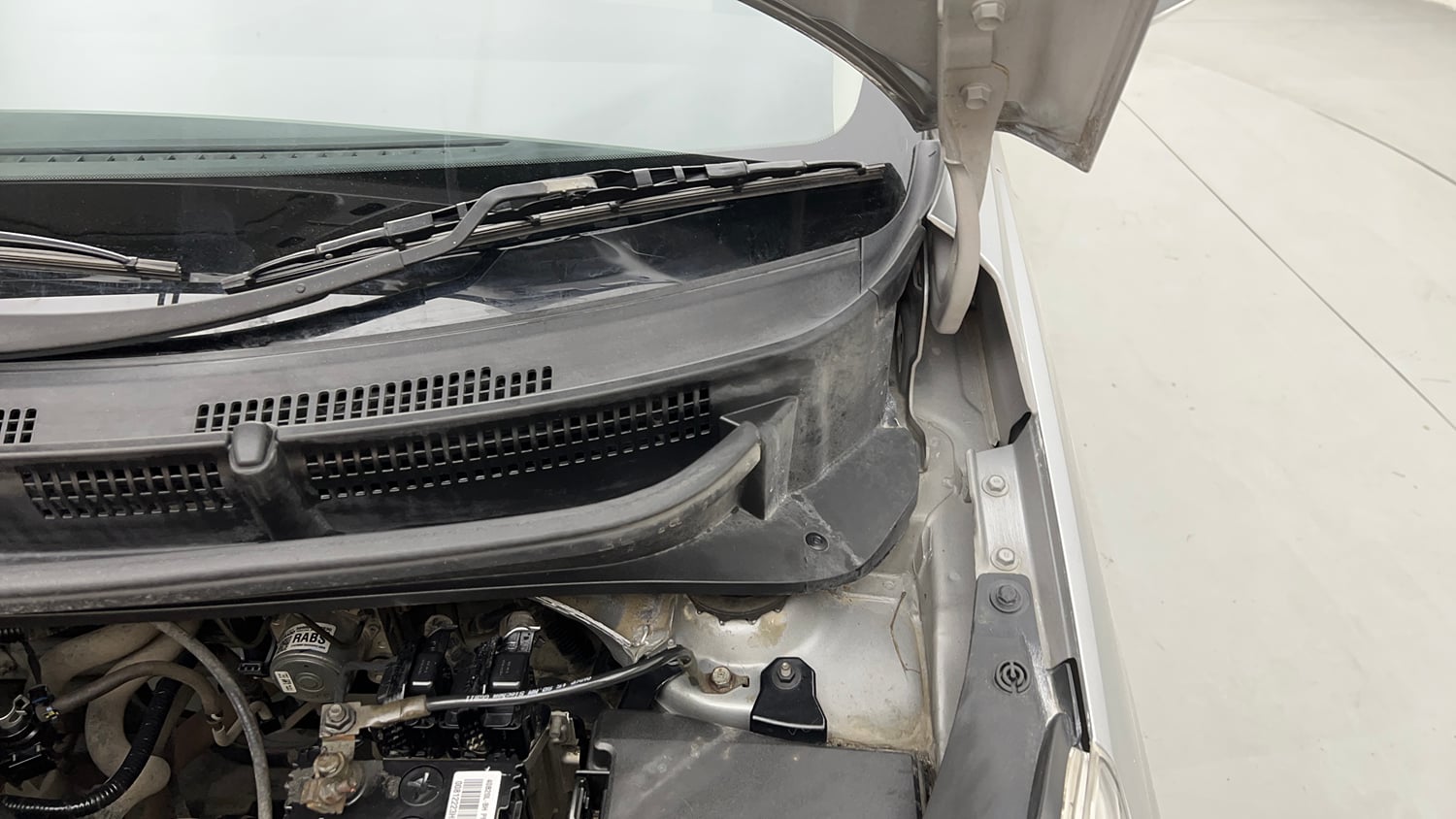 Used 2021 Hyundai Santro Sportz Petrol Manual engine ENGINE LEFT SIDE HINGE & APRON VIEW