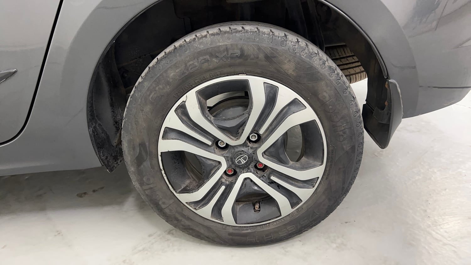 Used 2024 Tata Tigor XZA Plus iCNG Cng Automatic tyres LEFT REAR TYRE RIM VIEW