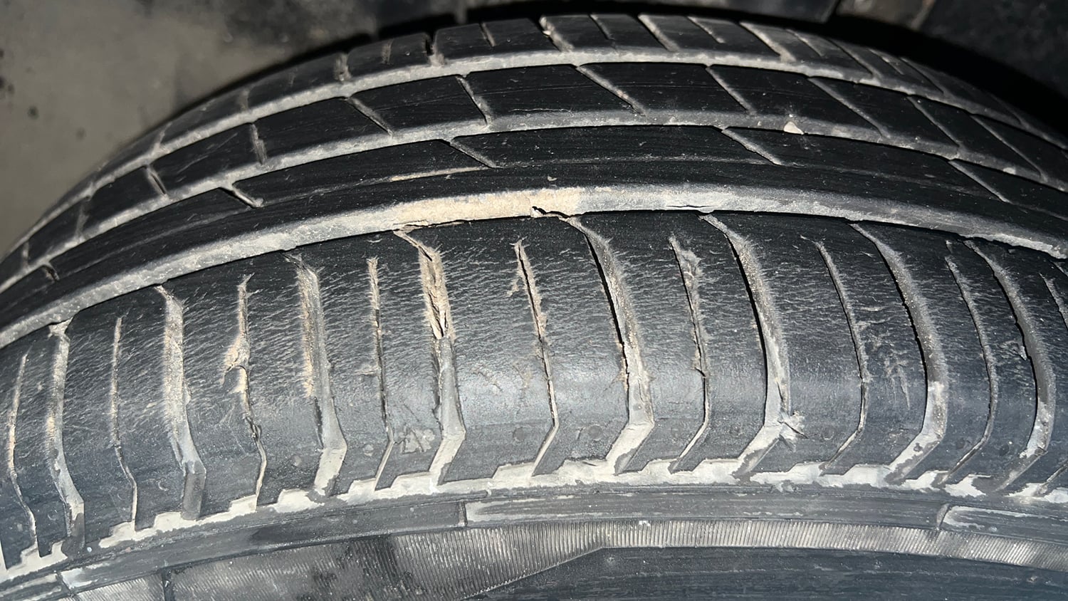 Used 2023 Tata Punch Adventure MT Petrol Manual tyres LEFT FRONT TYRE TREAD VIEW