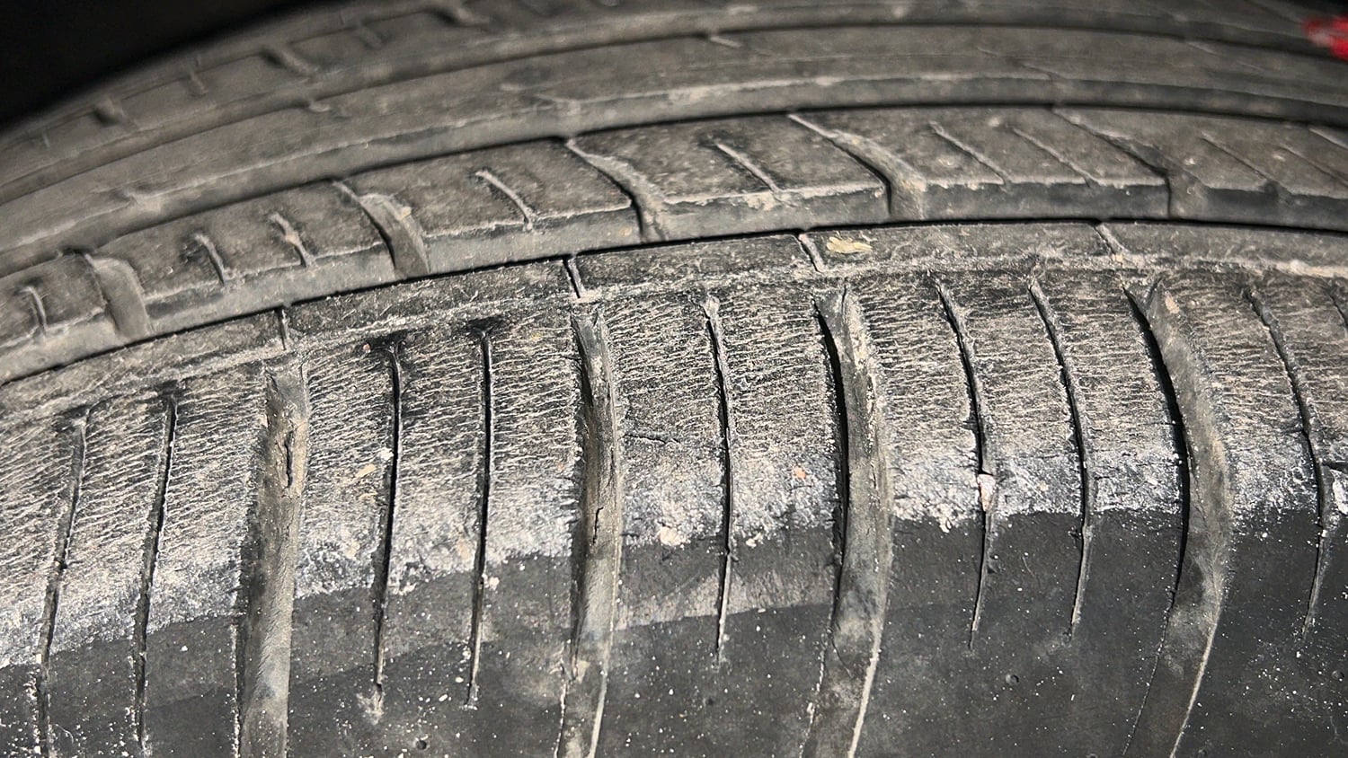 Used 2022 Mahindra XUV700 AX 7 Petrol MT 7 STR Petrol Manual tyres LEFT FRONT TYRE TREAD VIEW