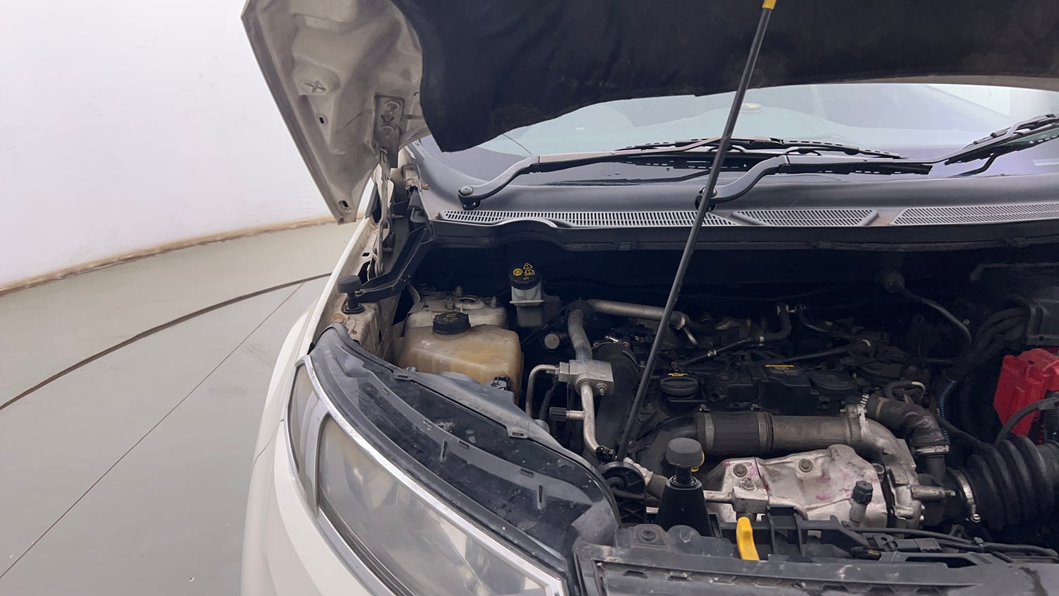 Used 2018 Ford EcoSport Trend 1.5L TDCi Diesel Manual engine ENGINE RIGHT SIDE HINGE & APRON VIEW