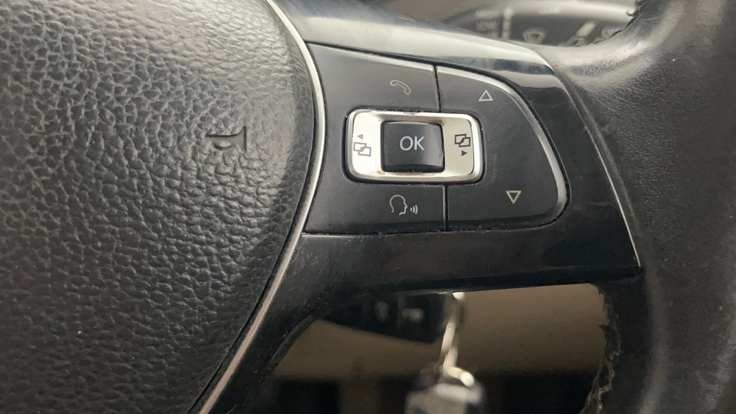 Used 2019 Volkswagen Vento Highline 1.6 (P) Petrol Manual top_features Cruise control