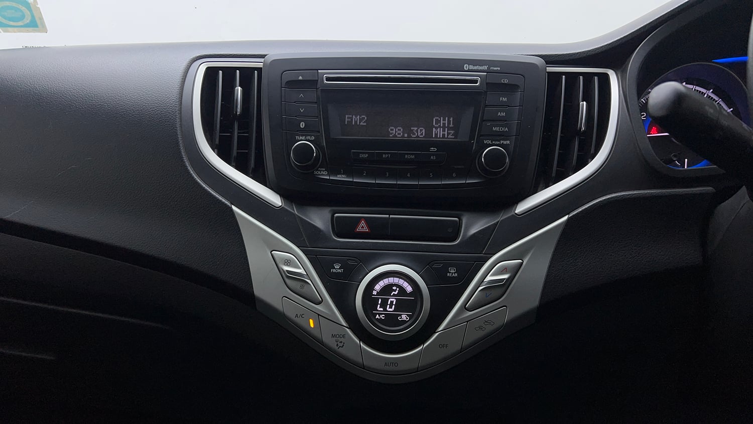 Used 2017 Maruti Suzuki Baleno Delta 1.2 Petrol Manual top_features Integrated (in-dash) music system