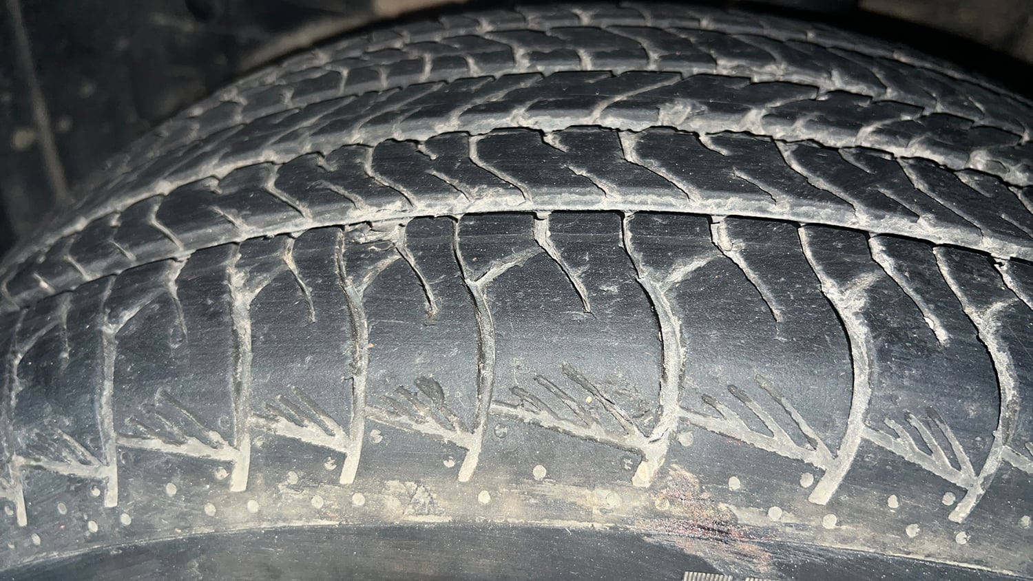 Used 2023 Maruti Suzuki Grand Vitara Zeta Plus Intelligent Hybrid eCVT Hybrid Automatic tyres LEFT FRONT TYRE TREAD VIEW