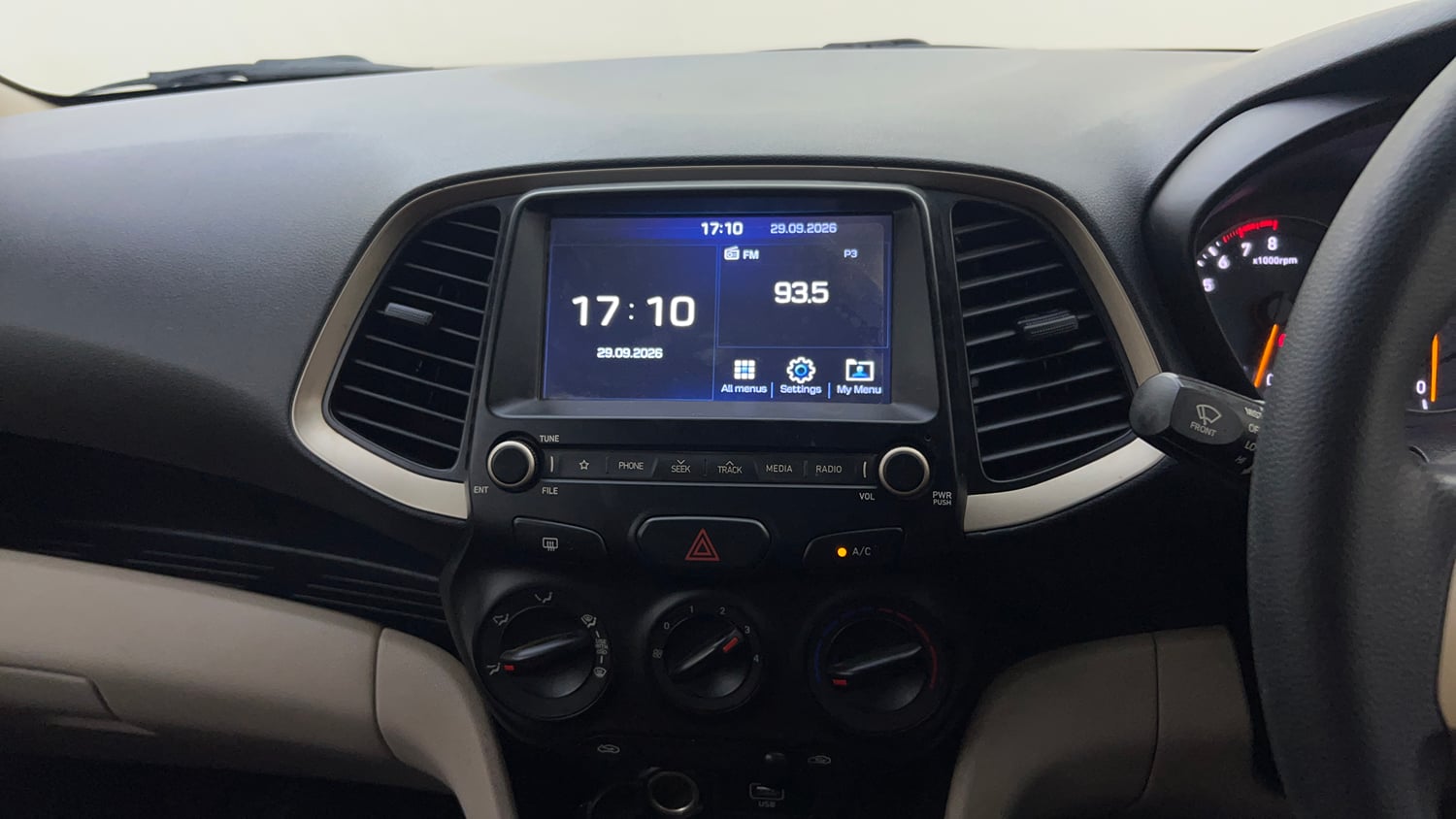 Used 2019 Hyundai Santro Sportz Petrol Manual top_features Touch screen infotainment system