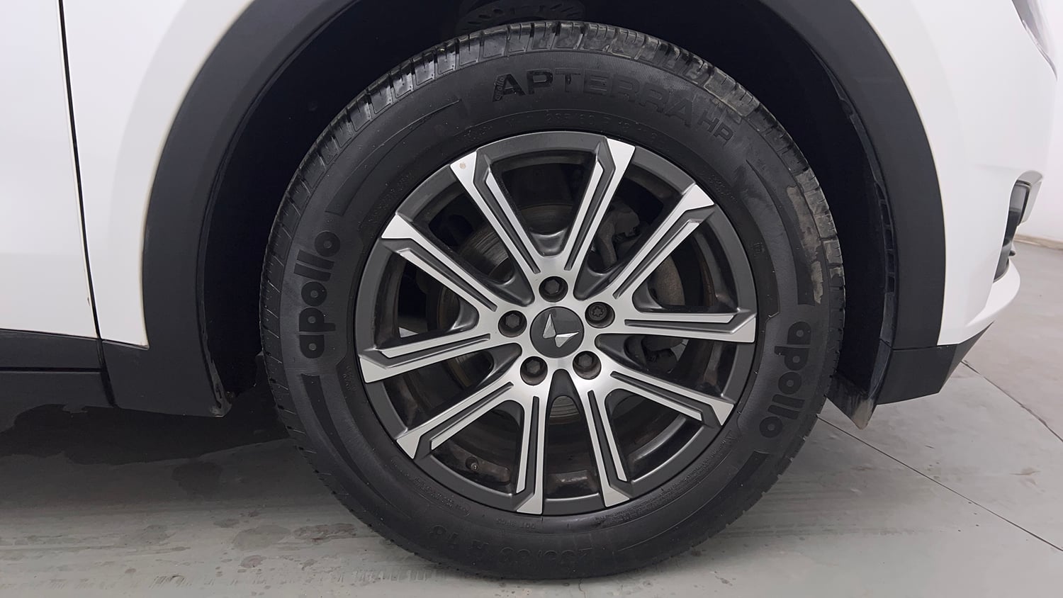 Used 2022 Mahindra XUV700 AX 7 Petrol MT 7 STR Petrol Manual tyres RIGHT FRONT TYRE RIM VIEW