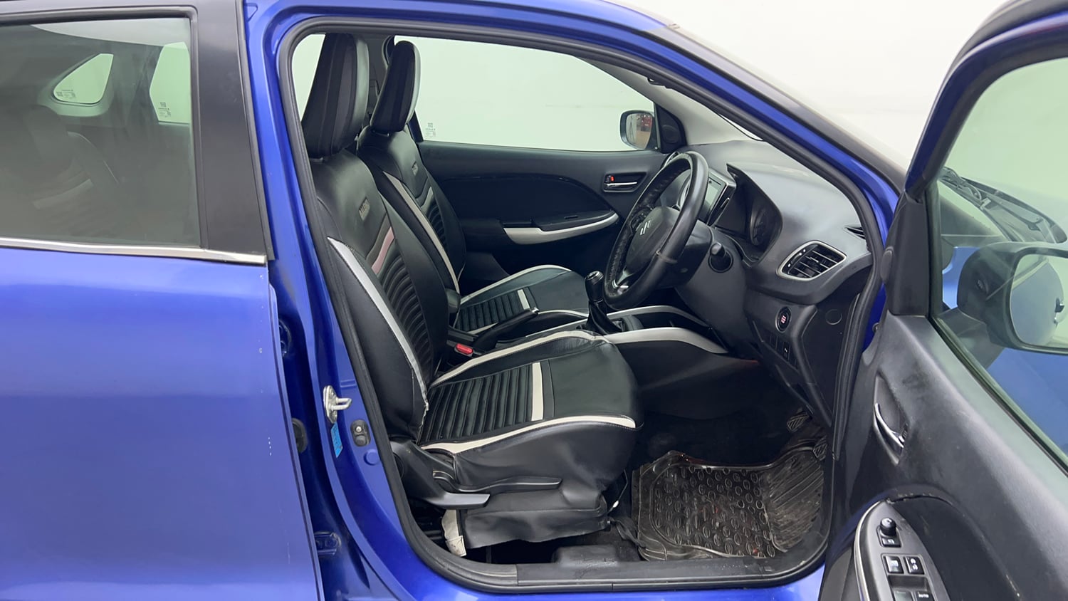 Used 2017 Maruti Suzuki Baleno Alpha 1.2 Petrol Manual interior RIGHT SIDE FRONT DOOR CABIN VIEW