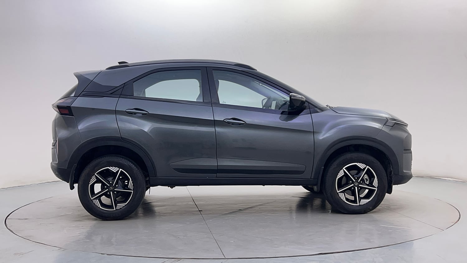 Used 2025 Tata Nexon Creative 1.2 Petrol 6AMT Petrol Automatic exterior RIGHT SIDE VIEW