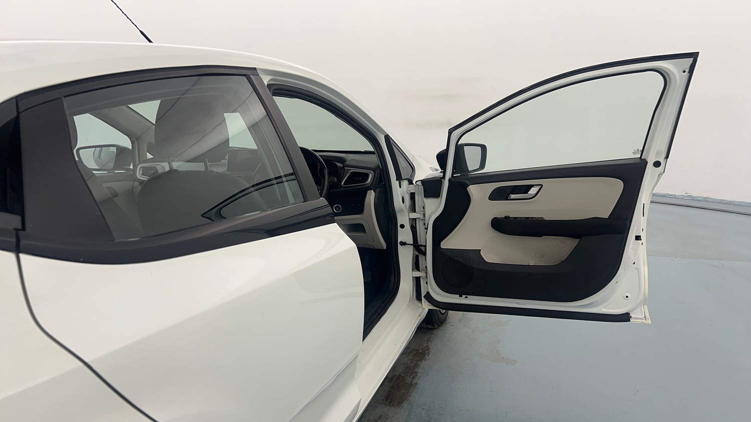 Used 2022 Tata Altroz XZ Plus Diesel Diesel Manual interior RIGHT FRONT DOOR OPEN VIEW