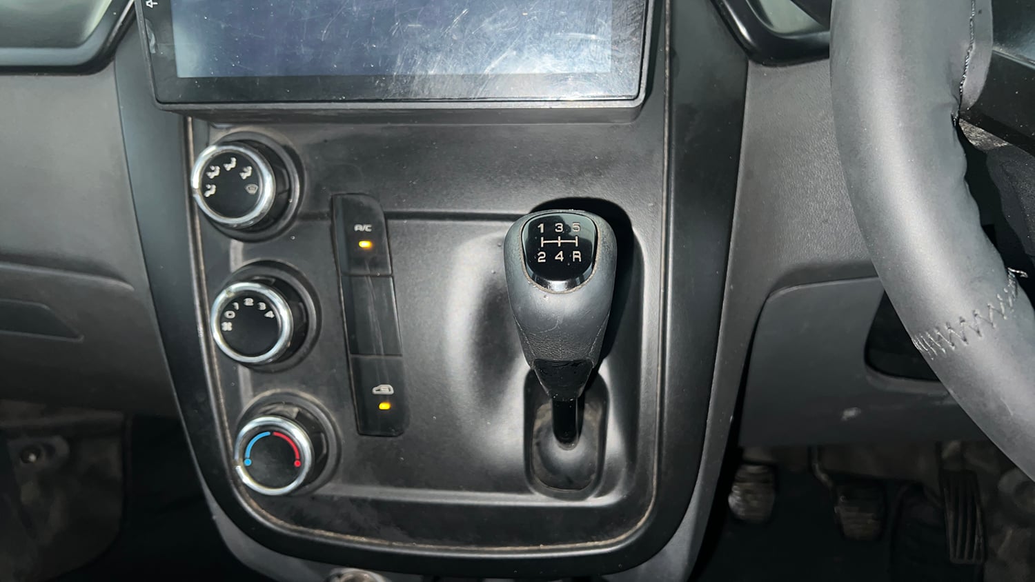 Used 2019 Mahindra KUV100 NXT K4 Plus 6 STR Petrol Manual interior GEAR  KNOB VIEW