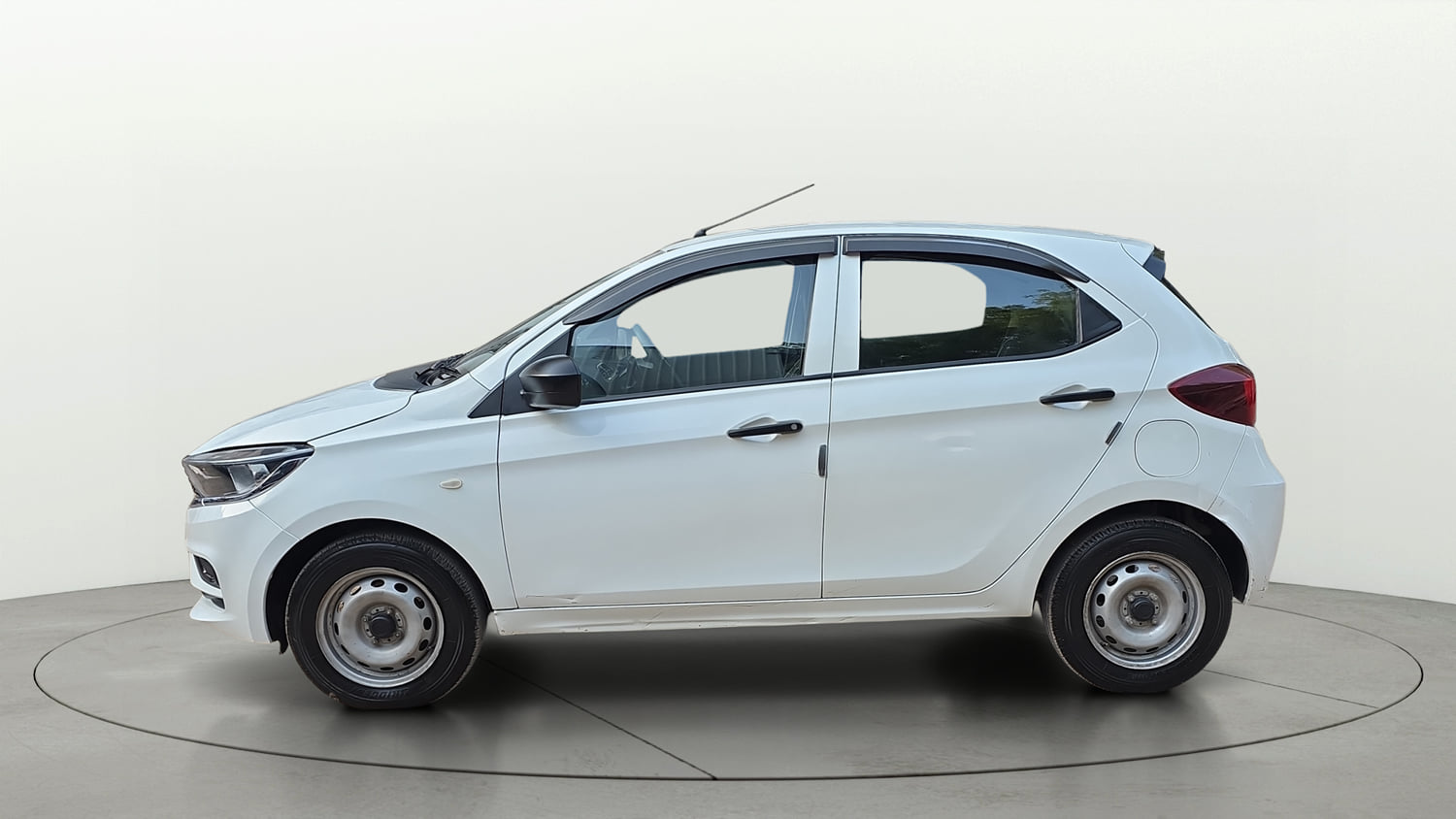 Used 2020 Tata Tiago XE Petrol Manual exterior LEFT SIDE VIEW
