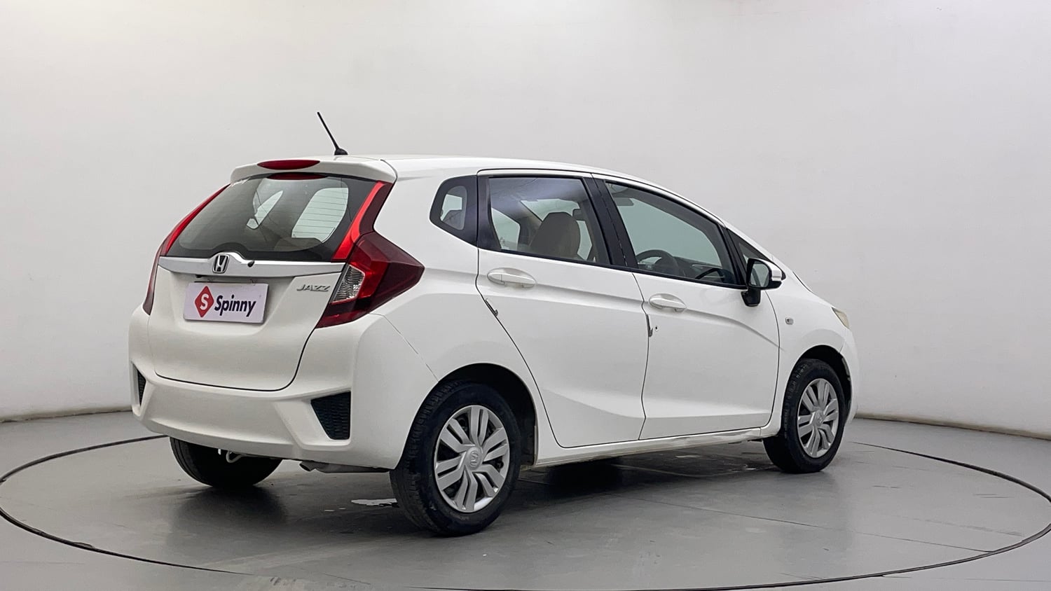 Used 2015 Honda Jazz SV Petrol Petrol Manual exterior RIGHT REAR CORNER VIEW