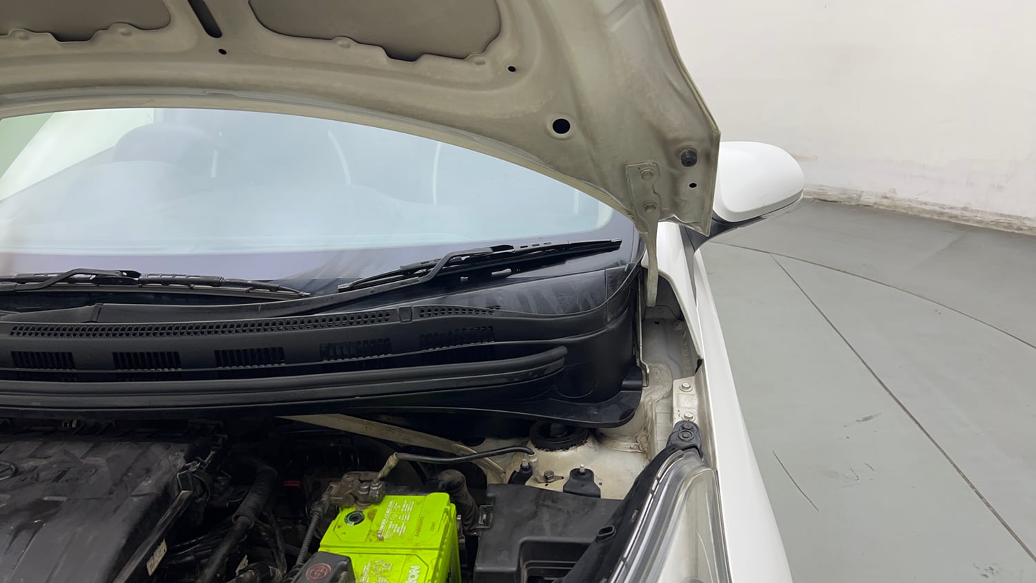 Used 2018 Hyundai Xcent SX Petrol Manual engine ENGINE LEFT SIDE HINGE & APRON VIEW