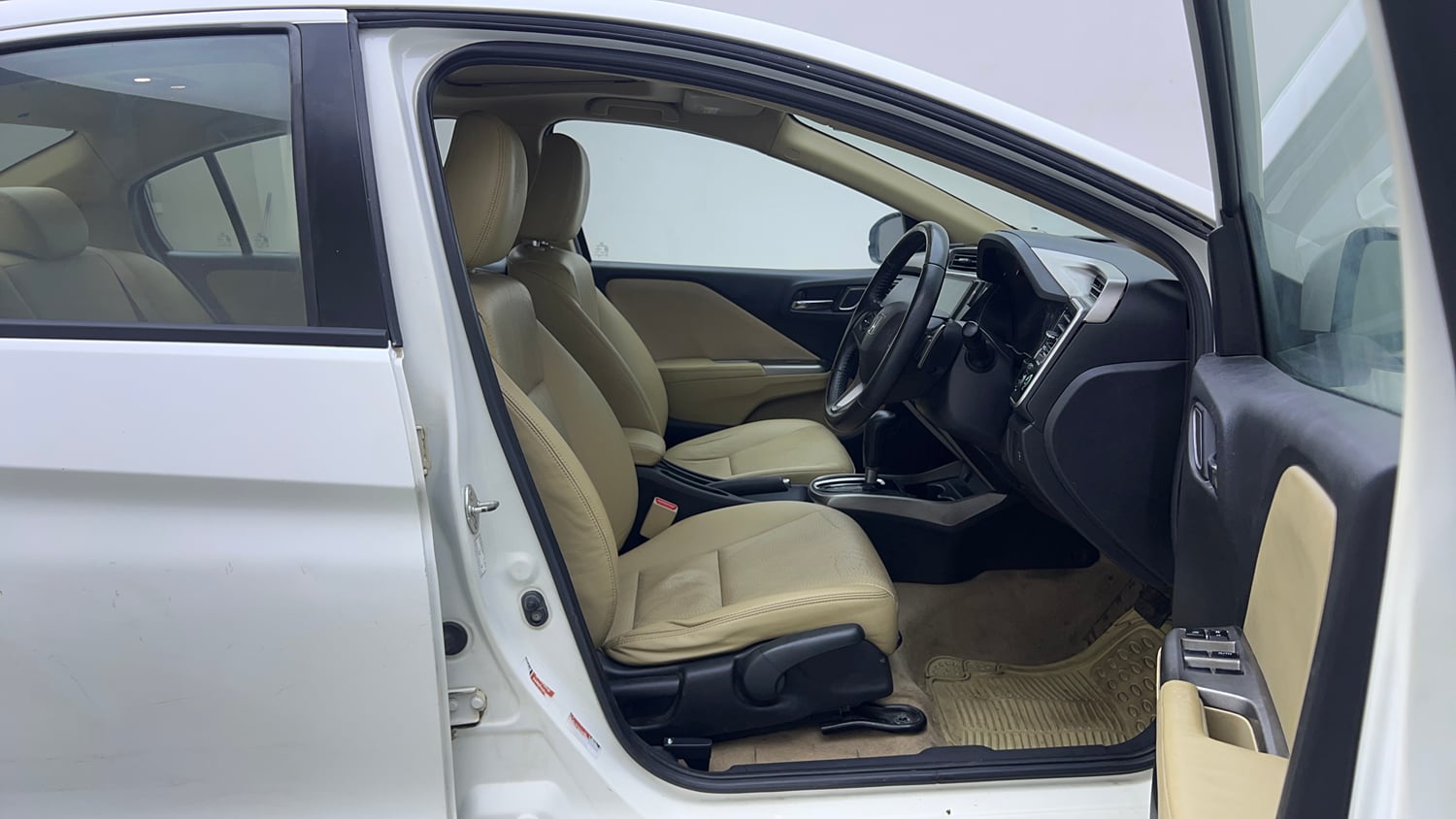 Used 2017 Honda City ZX CVT Petrol Petrol Automatic interior RIGHT SIDE FRONT DOOR CABIN VIEW