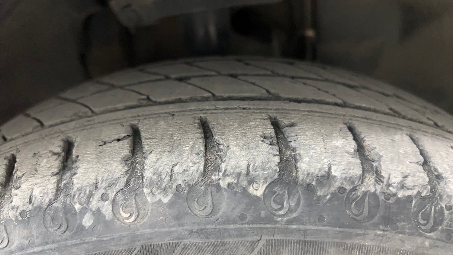 Used 2024 Tata Tigor XZA Plus iCNG Cng Automatic tyres RIGHT FRONT TYRE TREAD VIEW