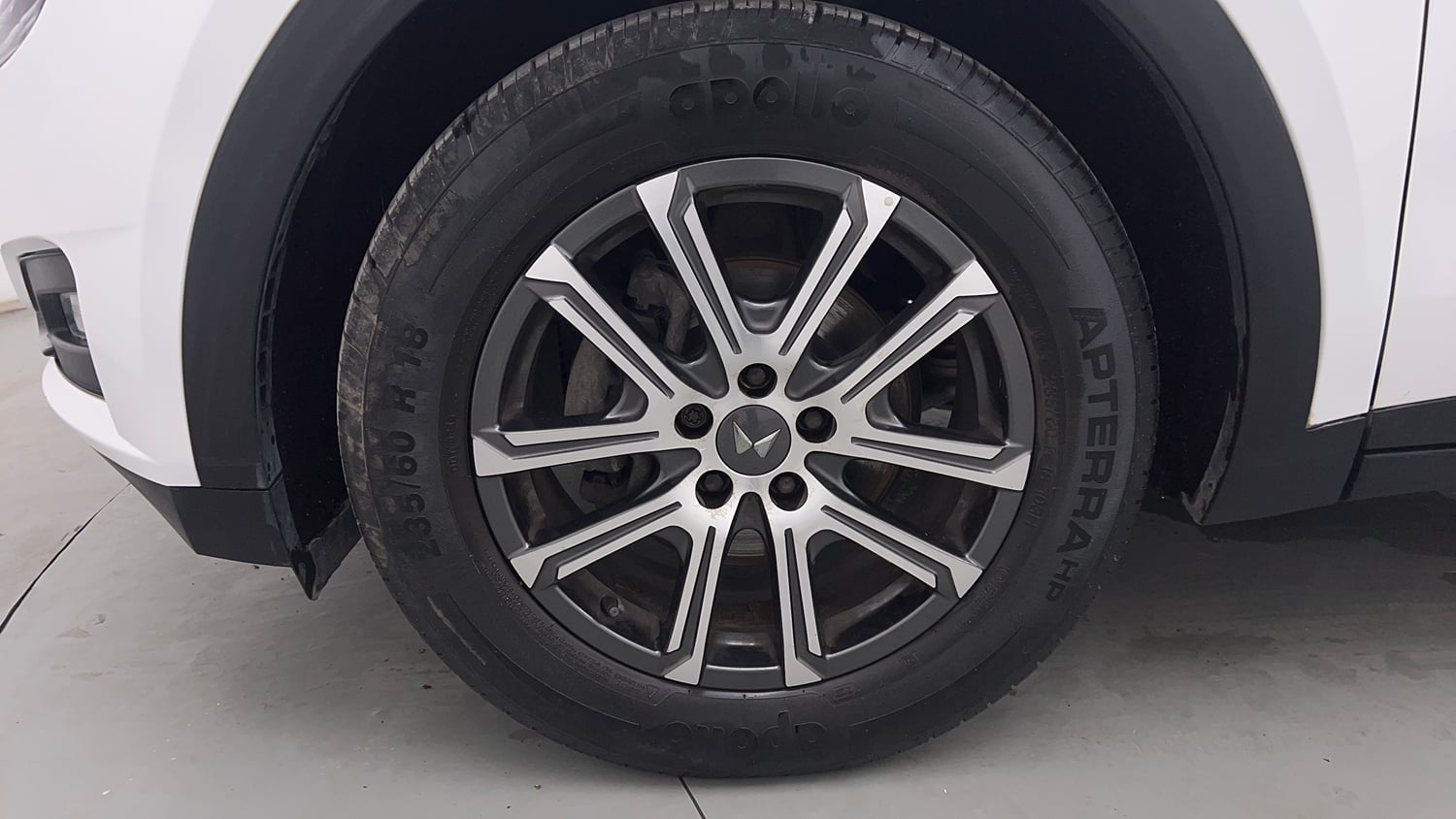 Used 2022 Mahindra XUV700 AX 7 Petrol MT 7 STR Petrol Manual tyres LEFT FRONT TYRE RIM VIEW