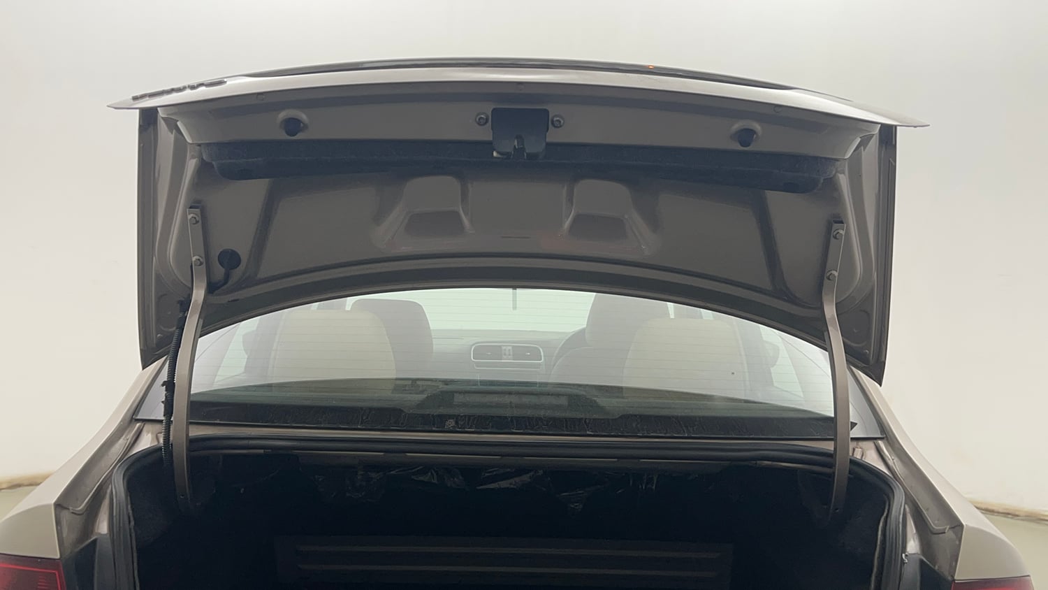Used 2019 Volkswagen Vento Highline 1.6 (P) Petrol Manual interior DICKY DOOR OPEN VIEW