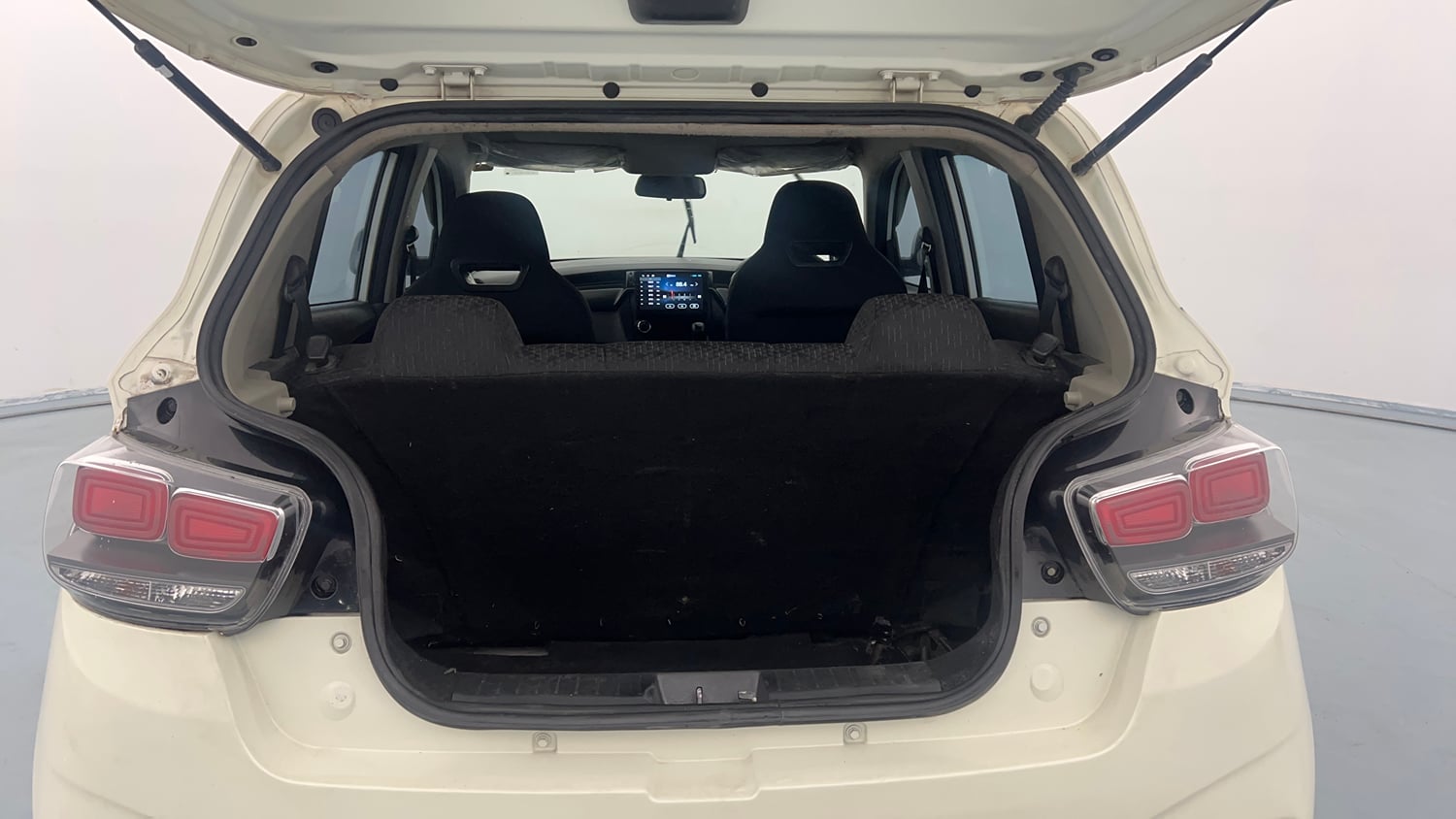 Used 2019 Mahindra KUV100 NXT K4 Plus 6 STR Petrol Manual interior DICKY INSIDE VIEW