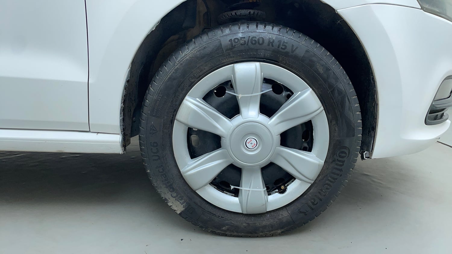Used 2014 Volkswagen Polo Comfortline 1.2L (P) Petrol Manual tyres RIGHT FRONT TYRE RIM VIEW