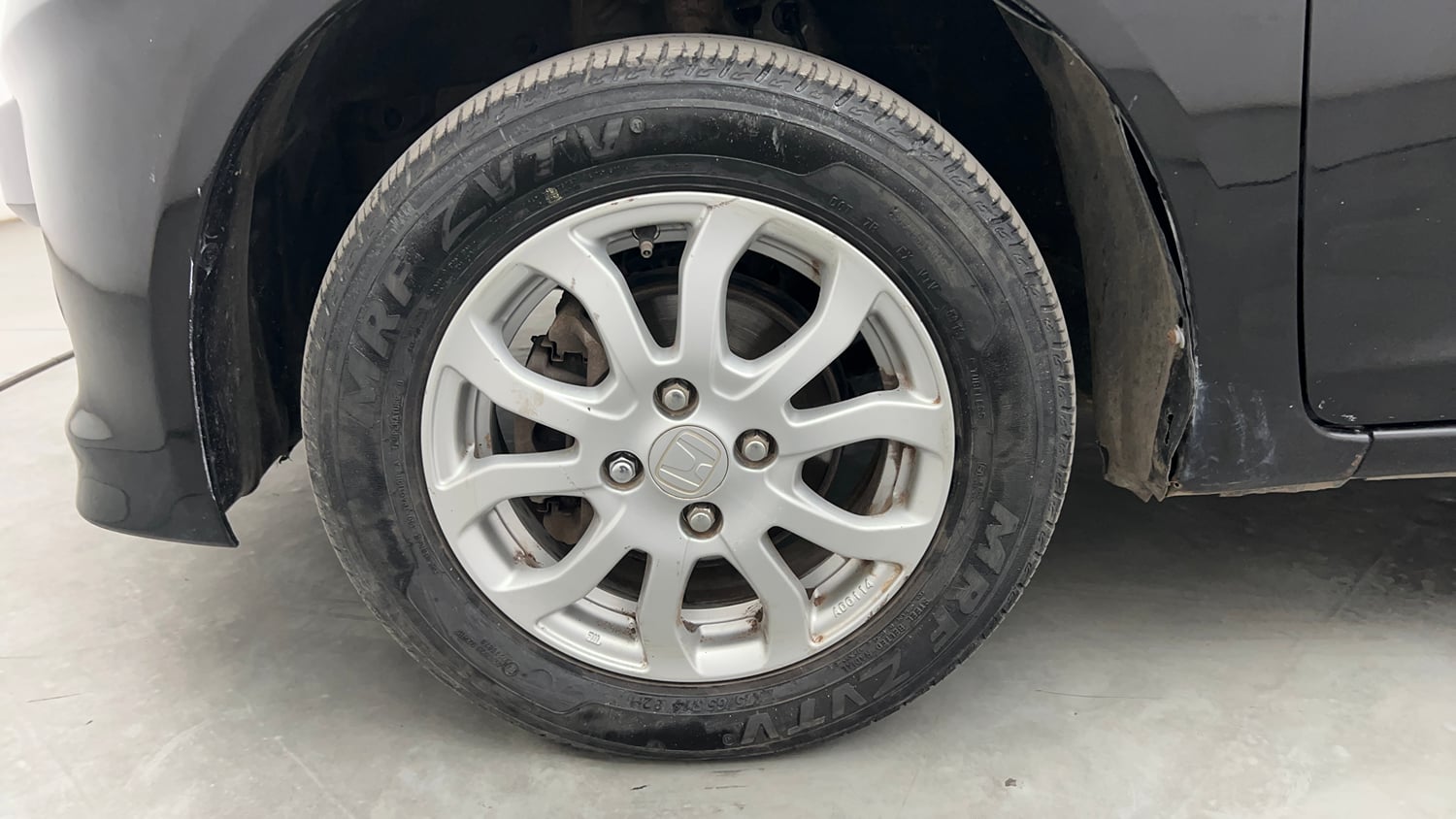 Used 2014 Honda Amaze 1.2 VX i-VTEC Petrol Manual tyres LEFT FRONT TYRE RIM VIEW