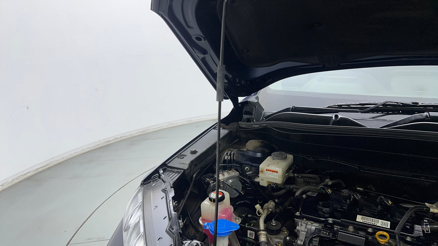 Used 2023 Maruti Suzuki Grand Vitara Zeta Plus Intelligent Hybrid eCVT Hybrid Automatic engine ENGINE RIGHT SIDE HINGE & APRON VIEW