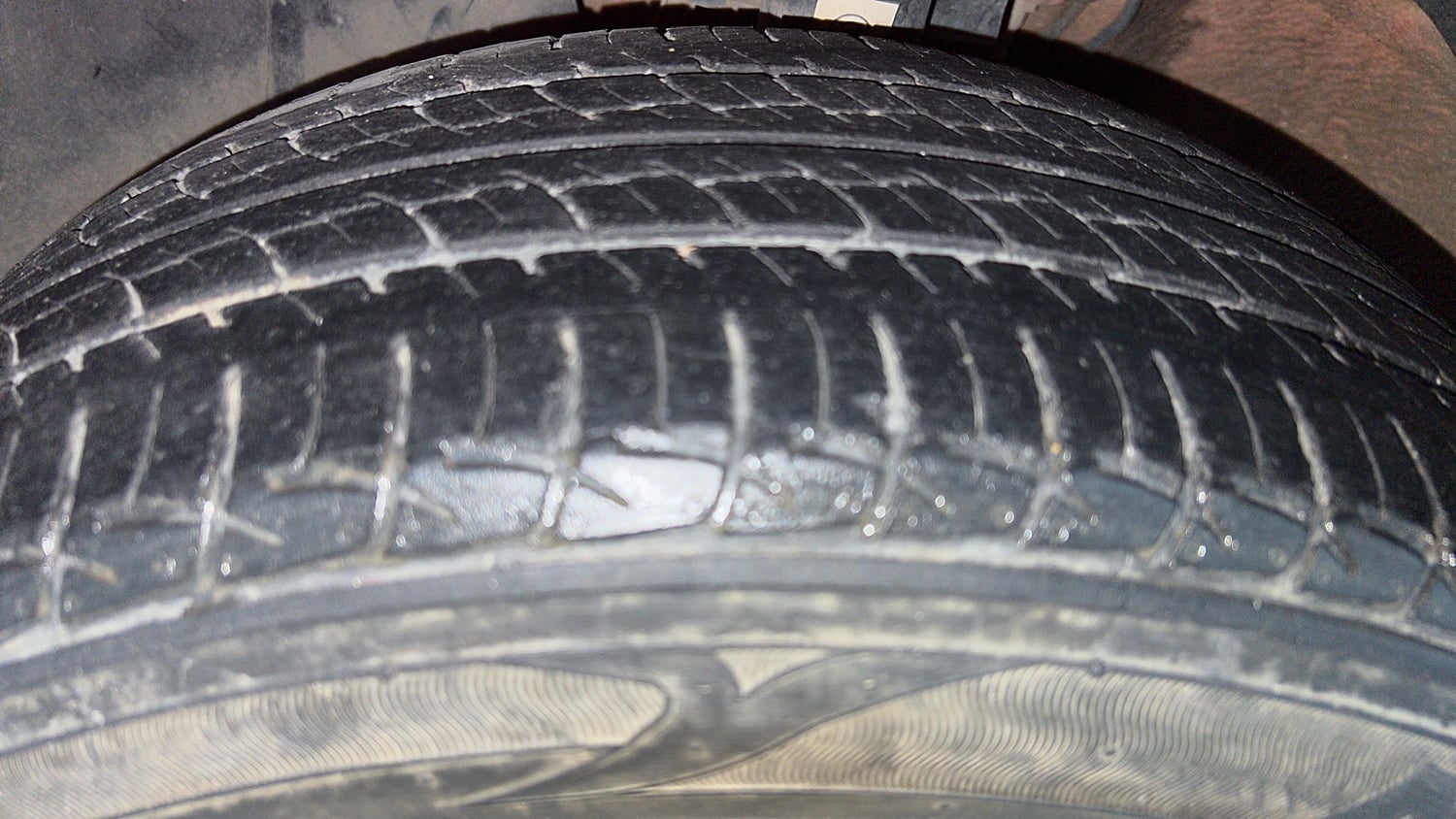 Used 2015 Volkswagen Polo Highline1.2L (P) Petrol Manual tyres LEFT FRONT TYRE TREAD VIEW