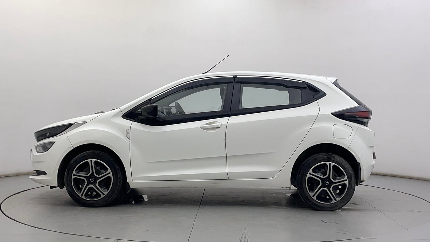 Used 2020 Tata Altroz XT Petrol Petrol Manual exterior LEFT SIDE VIEW