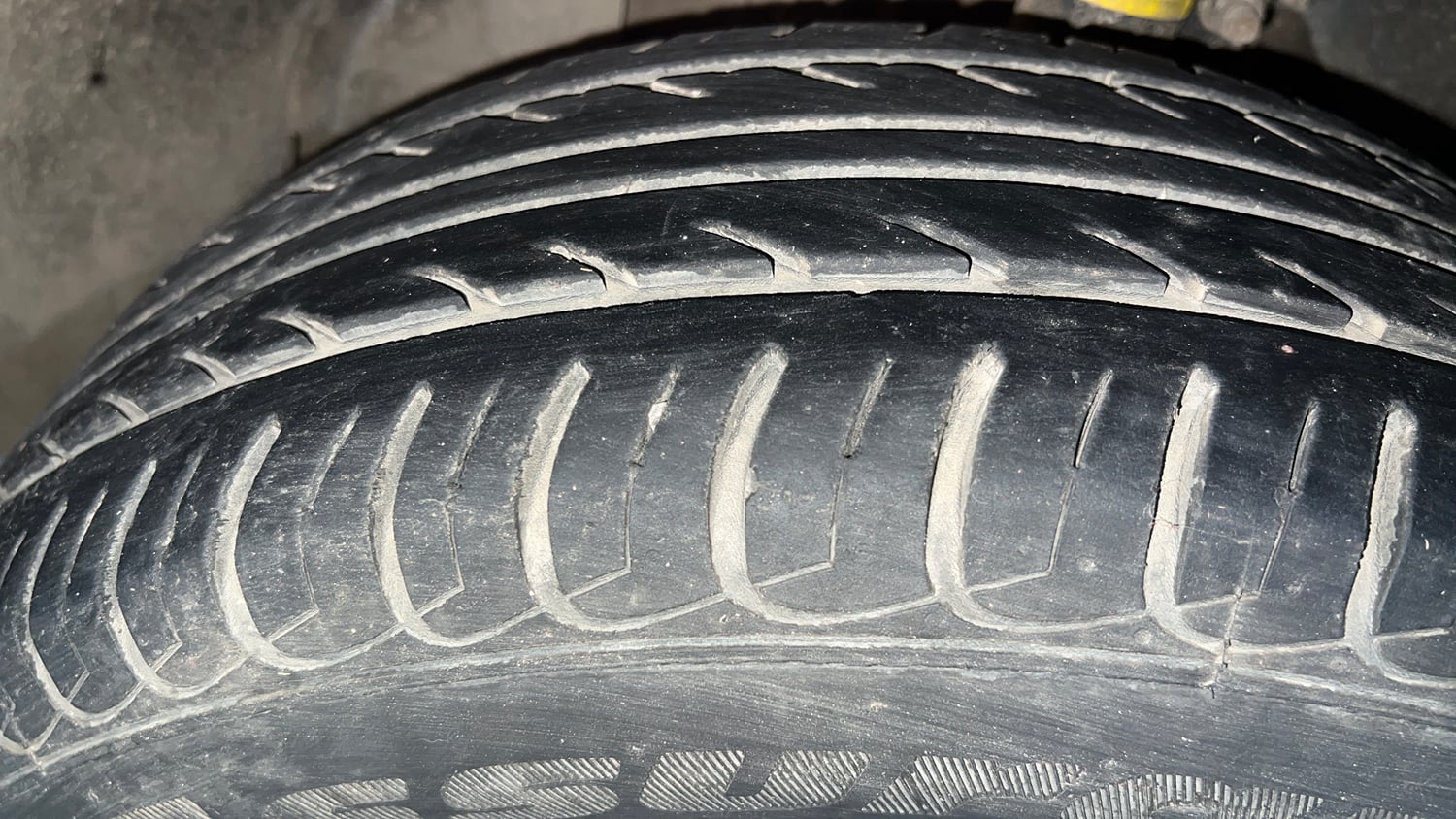 Used 2018 Ford EcoSport Ambiente 1.5L Ti-VCT Petrol Manual tyres LEFT FRONT TYRE TREAD VIEW