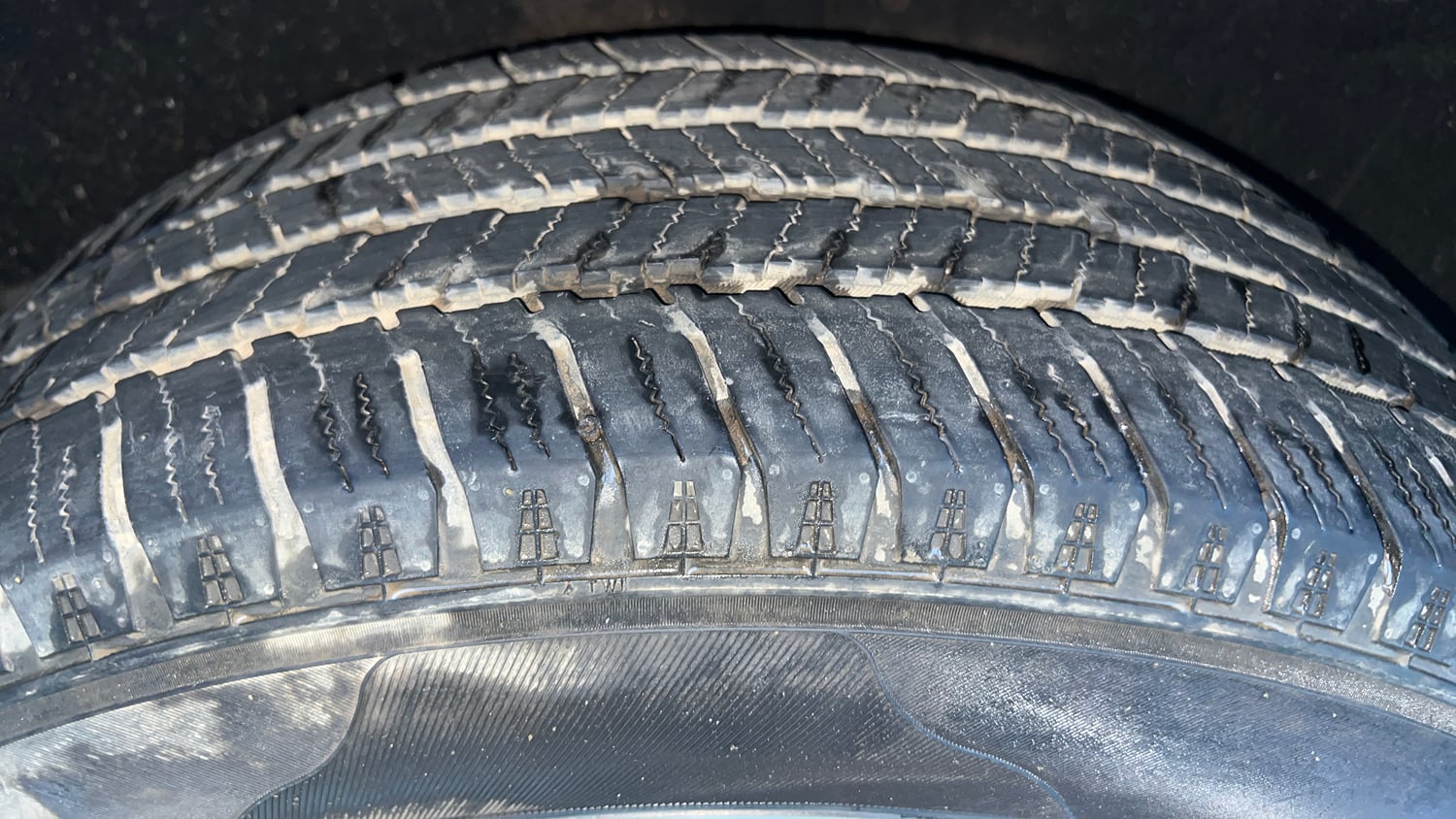 Used 2024 Mahindra Scorpio N Z8 L Diesel AT 4WD 7 STR Diesel Automatic tyres RIGHT REAR TYRE TREAD VIEW