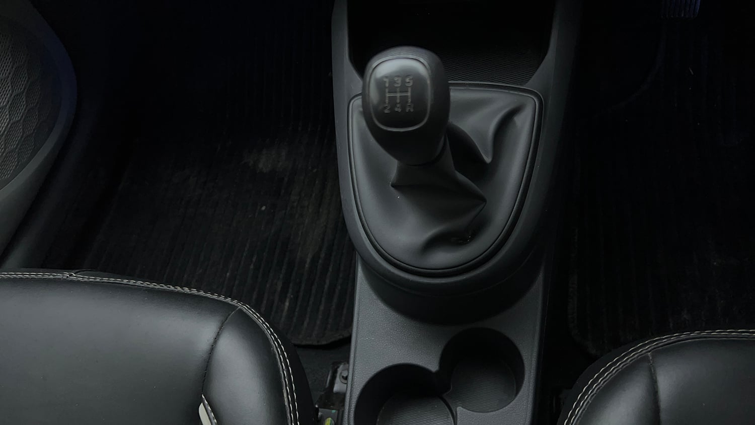 Used 2026 Hyundai Grand i10 Nios Sportz 1.2 Hy-CNG Duo Cng Manual interior GEAR  KNOB VIEW