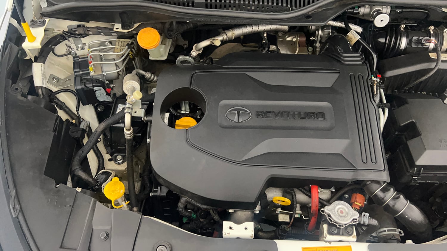 Used 2022 Tata Altroz XZ Plus Diesel Diesel Manual engine ENGINE RIGHT SIDE VIEW
