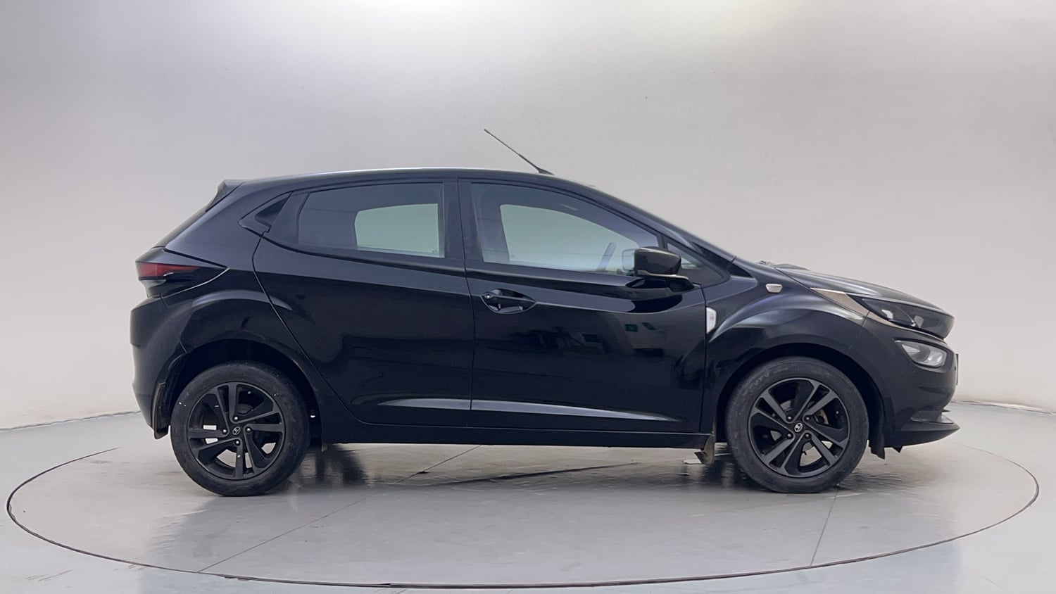Used 2022 Tata Altroz XZ Plus i-Turbo Petrol Dark Edition Petrol Manual exterior RIGHT SIDE VIEW