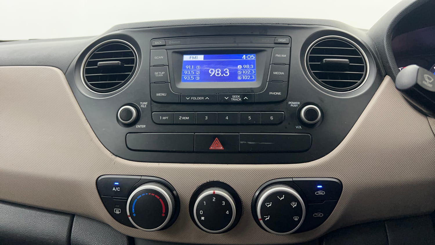 Used 2016 Hyundai Xcent SX 1.1 CRDi Diesel Manual interior MUSIC SYSTEM & AC CONTROL VIEW