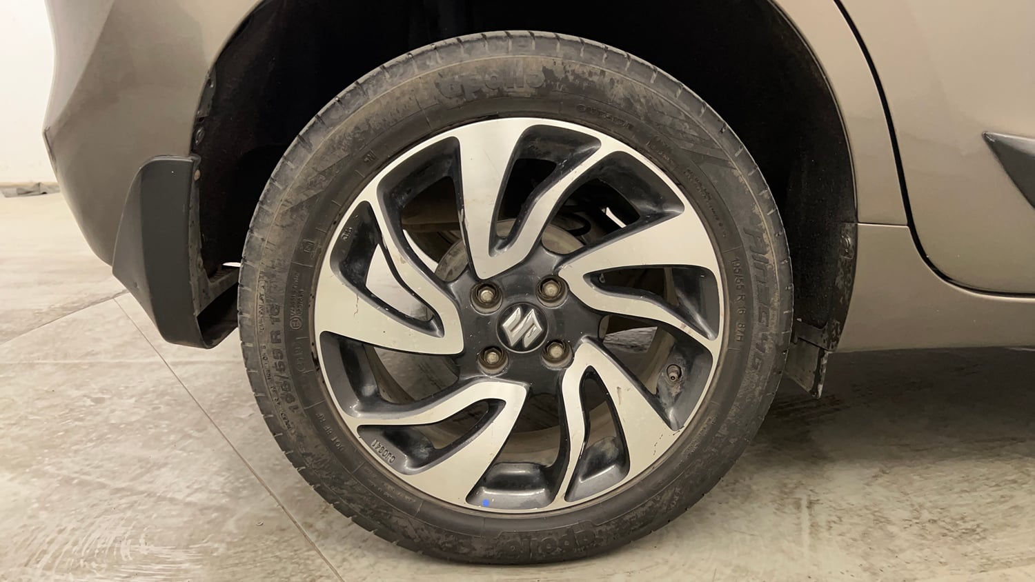 Used 2019 Maruti Suzuki Baleno Zeta Automatic Petrol Automatic tyres RIGHT REAR TYRE RIM VIEW