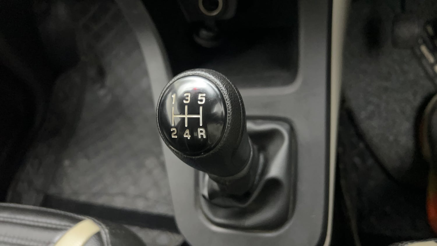 Used 2024 Maruti Suzuki Wagon R VXI 1.0 Petrol Manual interior GEAR  KNOB VIEW
