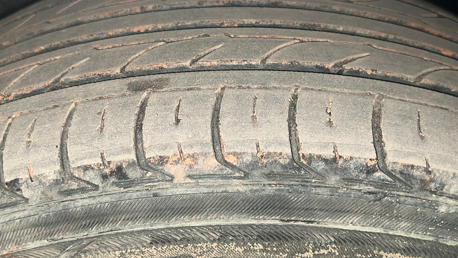 Used 2019 Volkswagen Vento Highline 1.6 (P) Petrol Manual tyres RIGHT FRONT TYRE TREAD VIEW