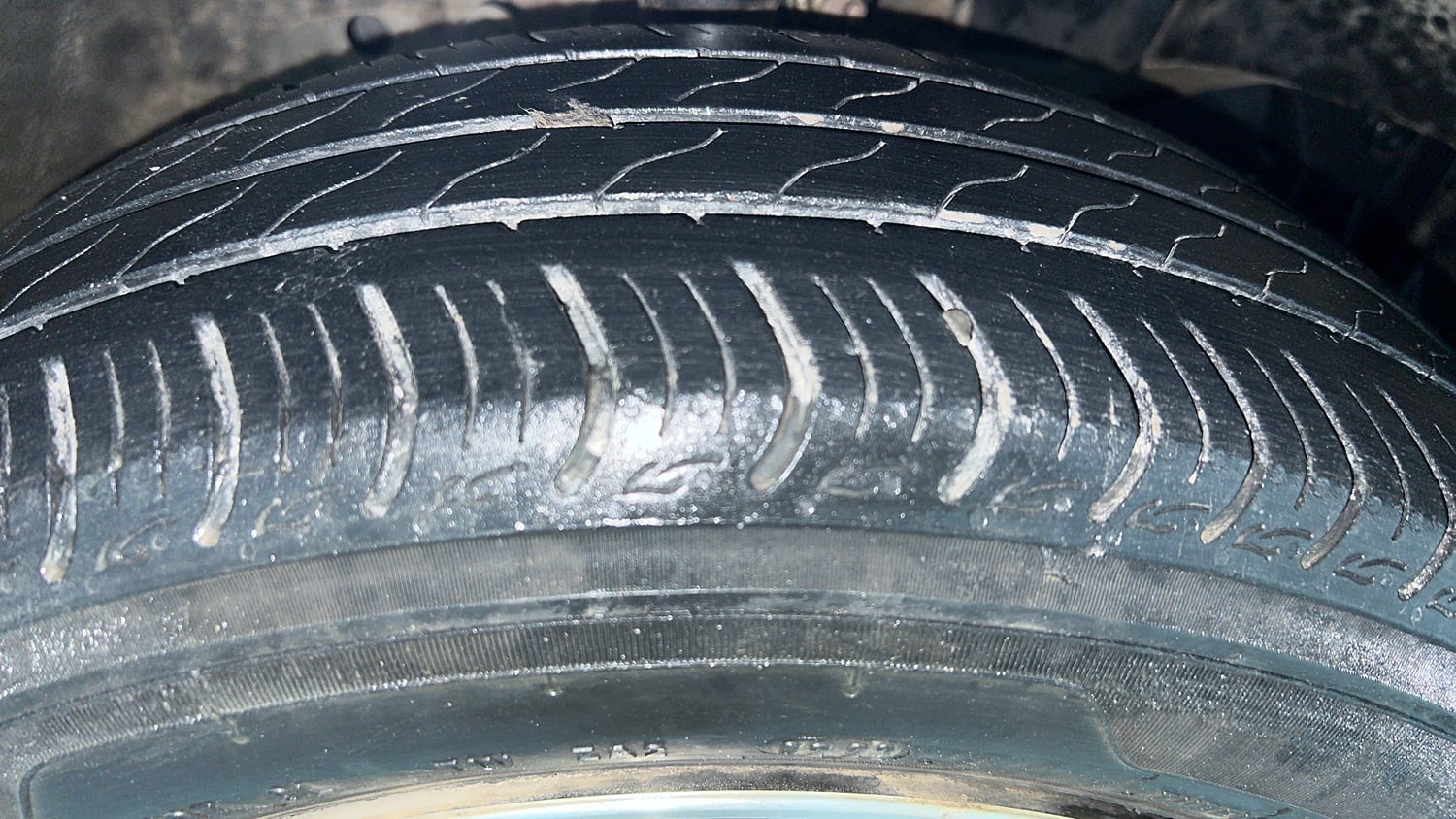 Used 2023 Honda Amaze VX 1.2 Petrol CVT Petrol Automatic tyres RIGHT FRONT TYRE TREAD VIEW