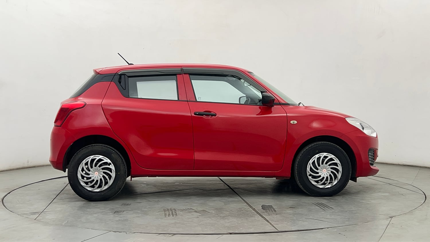 Used 2020 Maruti Suzuki Swift LXi Petrol Manual exterior RIGHT SIDE VIEW