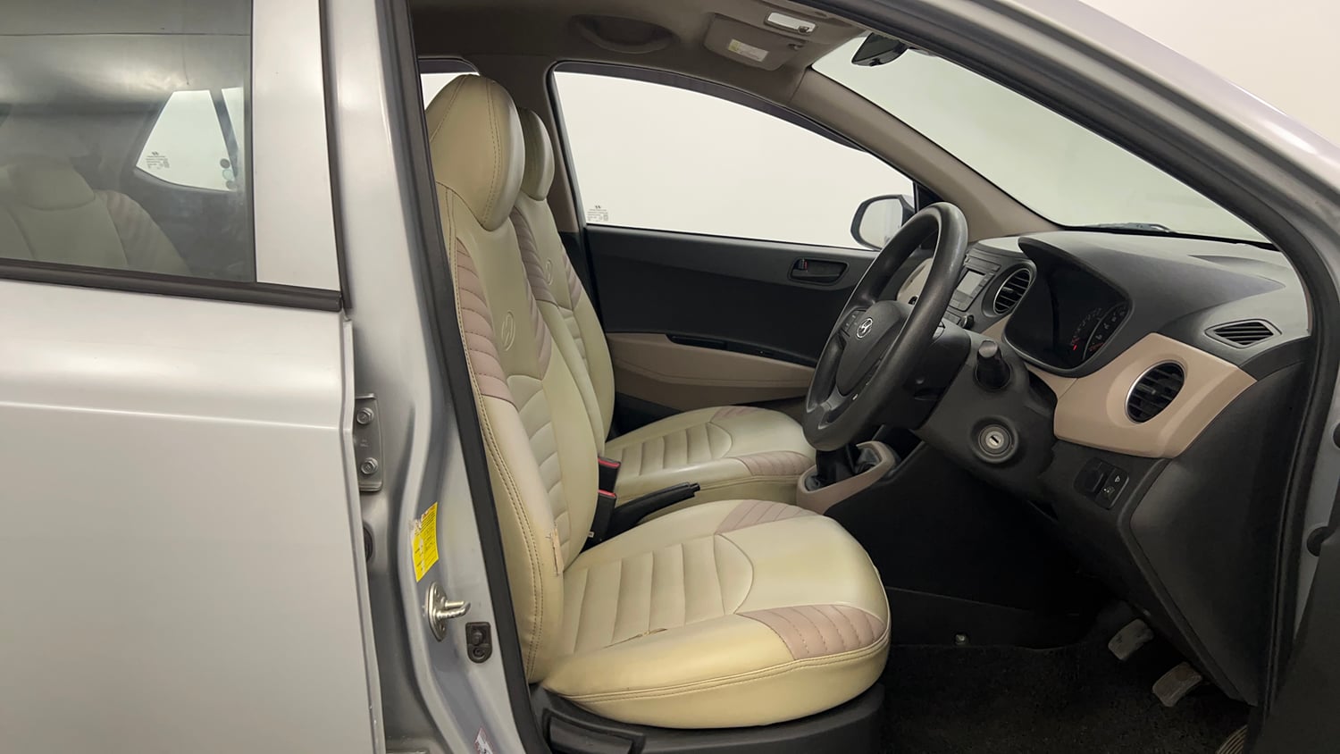 Used 2019 Hyundai Grand i10 Magna 1.2 Kappa VTVT CNG Cng Manual interior RIGHT SIDE FRONT DOOR CABIN VIEW
