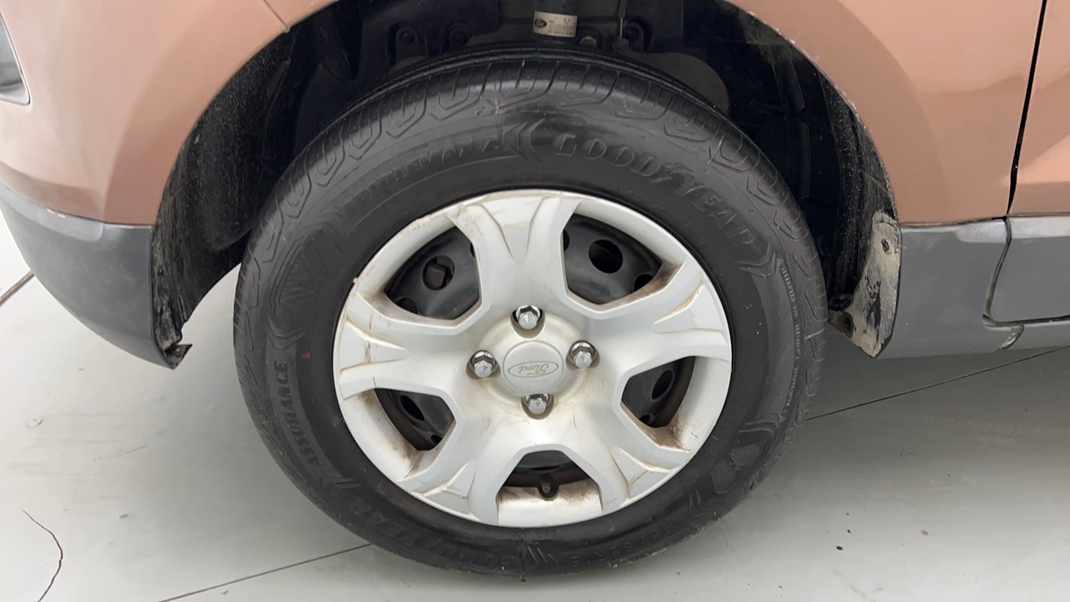 Used 2017 Ford EcoSport Trend 1.5L Ti-VCT Petrol Manual tyres LEFT FRONT TYRE RIM VIEW