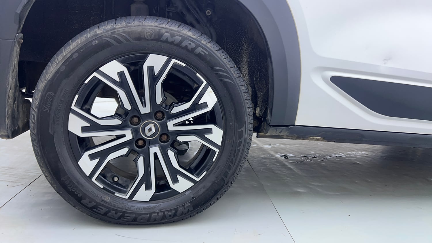Used 2021 Renault Kiger RXZ Turbo CVT Petrol Automatic tyres RIGHT REAR TYRE RIM VIEW