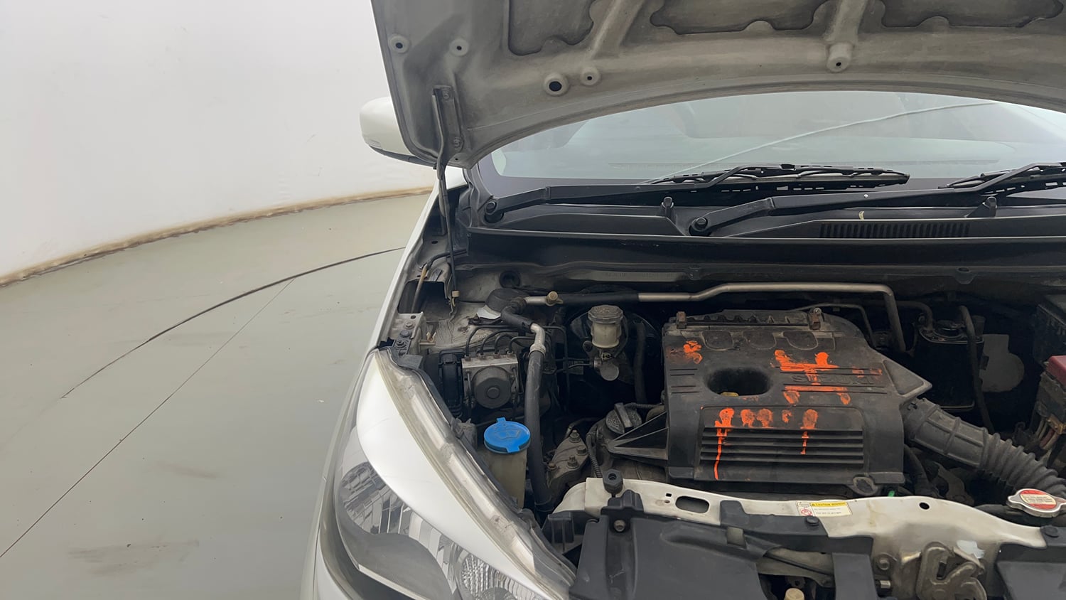 Used 2019 Maruti Suzuki Celerio ZXi Petrol Manual engine ENGINE RIGHT SIDE HINGE & APRON VIEW