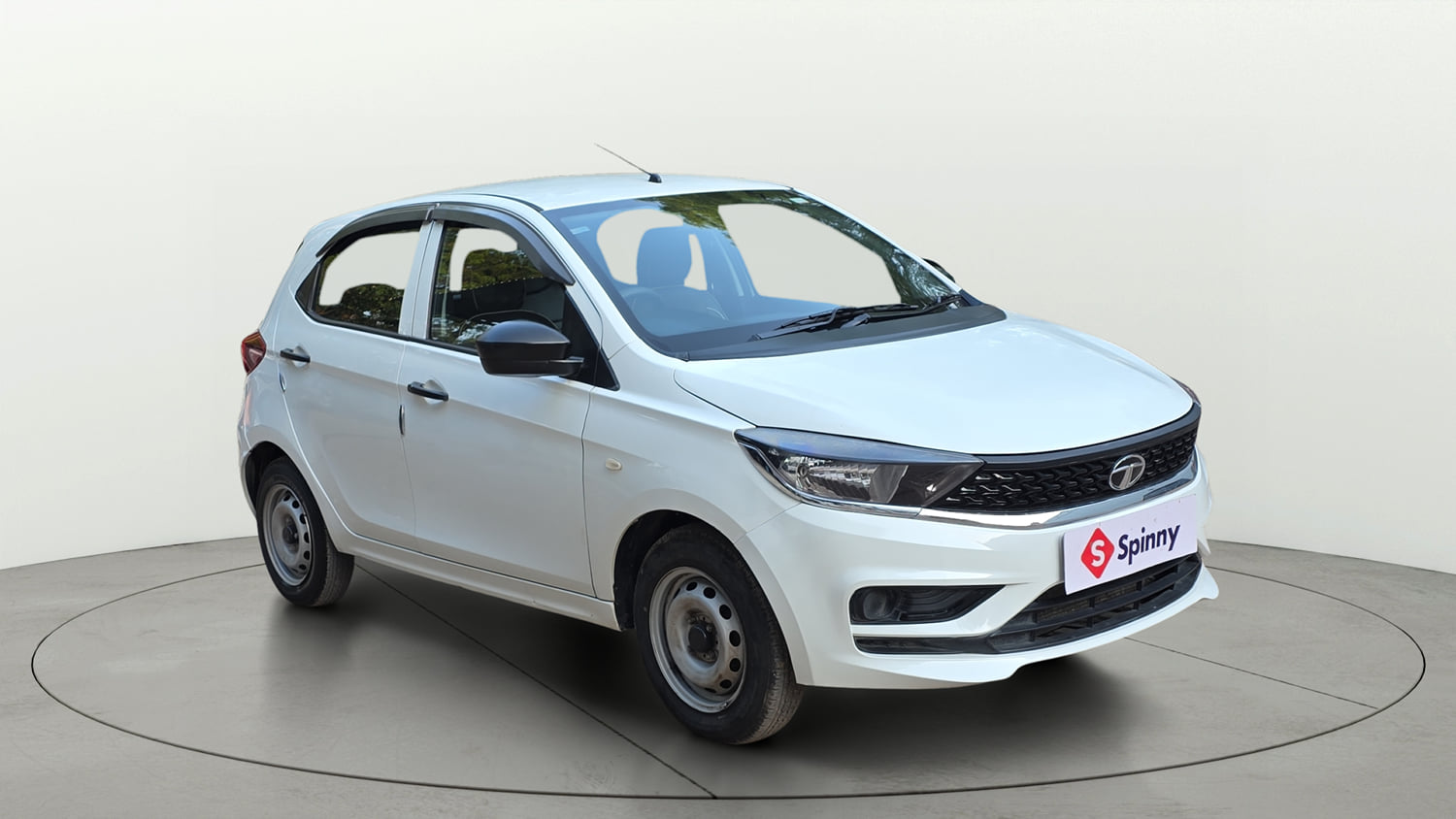 Used 2020 Tata Tiago XE Petrol Manual exterior RIGHT FRONT CORNER VIEW