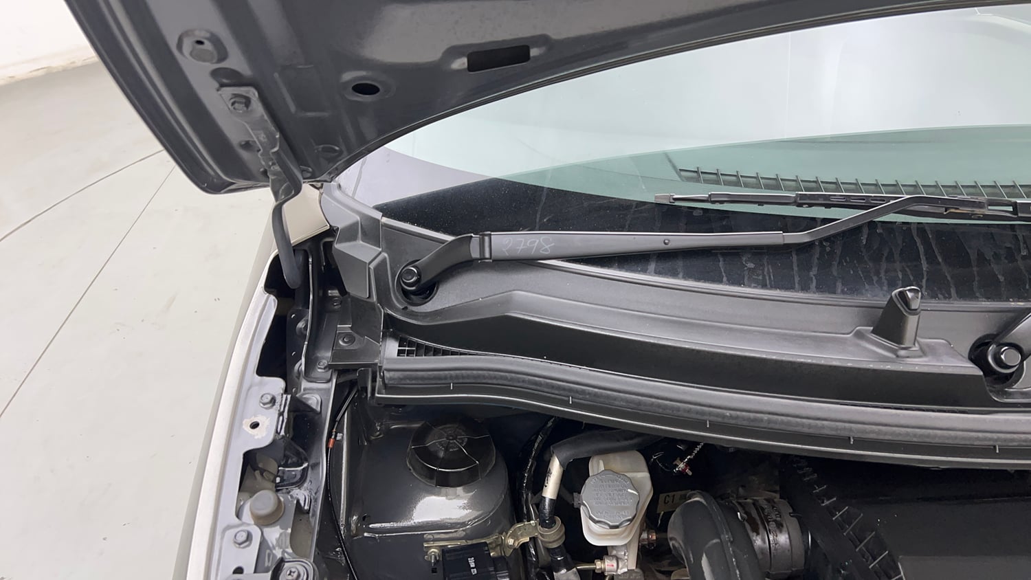 Used 2024 Maruti Suzuki Wagon R VXI 1.0 Petrol Manual engine ENGINE RIGHT SIDE HINGE & APRON VIEW