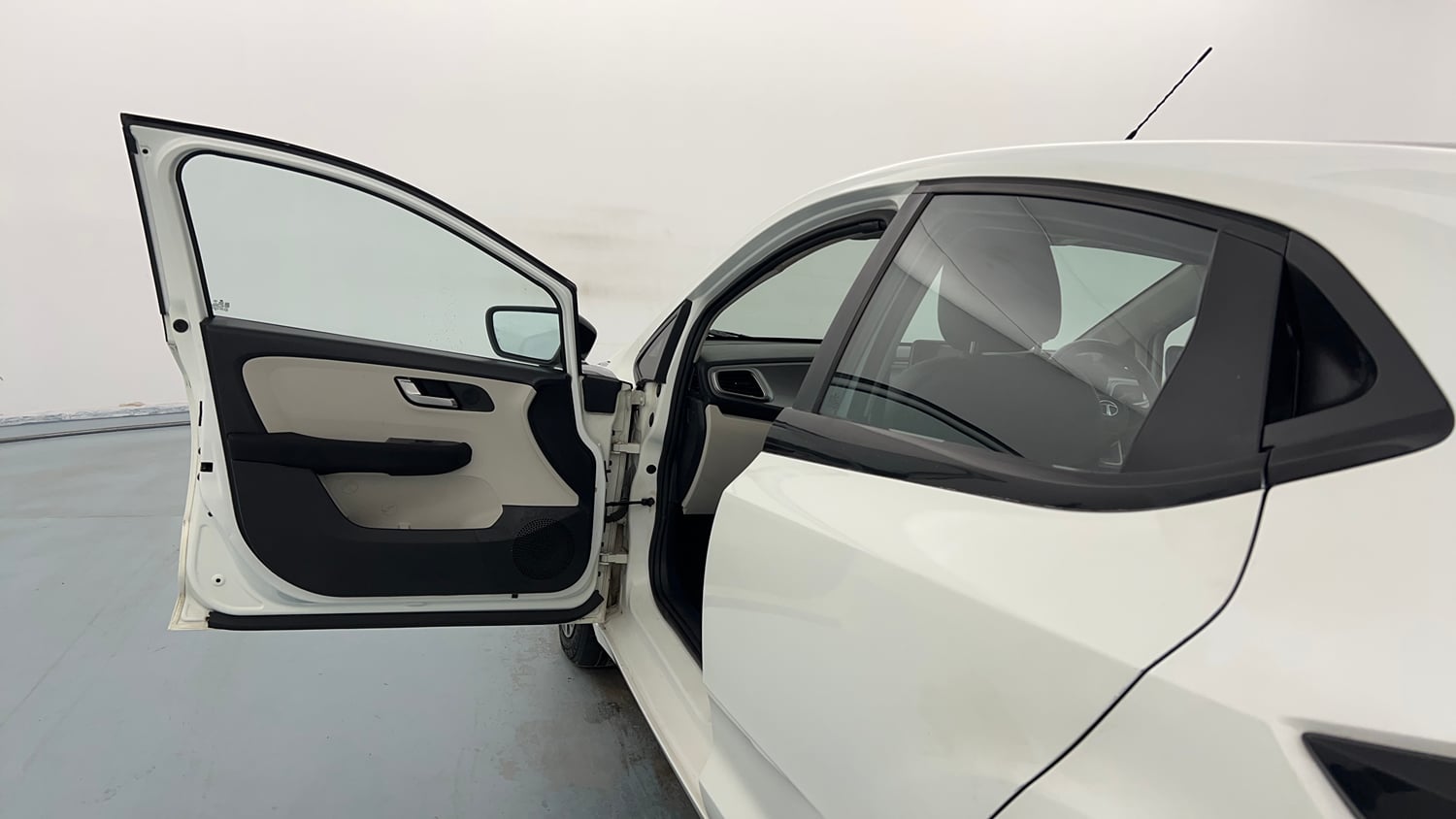 Used 2022 Tata Altroz XZ Plus Diesel Diesel Manual interior LEFT FRONT DOOR OPEN VIEW