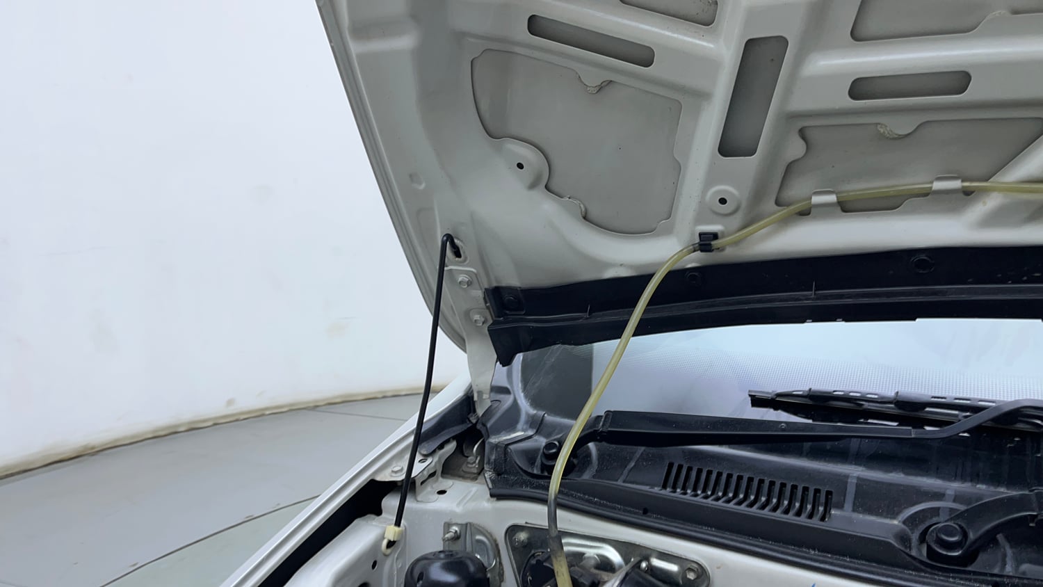 Used 2020 Maruti Suzuki Alto 800 LXi Petrol Manual engine ENGINE RIGHT SIDE HINGE & APRON VIEW