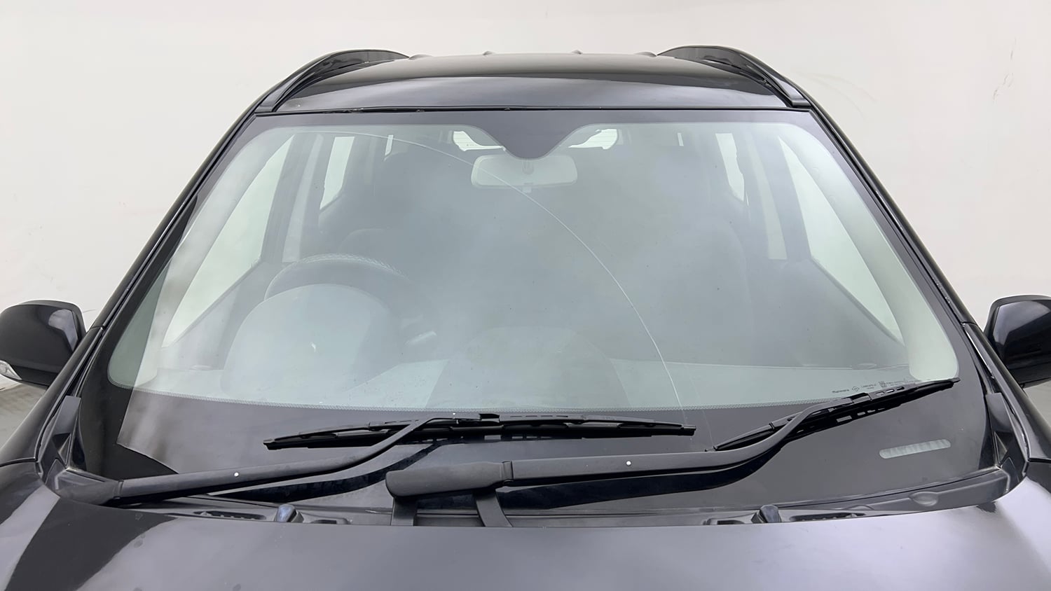 Used 2019 Mahindra XUV500 W5 Diesel Manual exterior FRONT WINDSHIELD VIEW