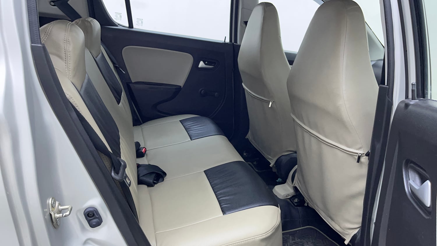 Used 2020 Maruti Suzuki Alto 800 LXi Petrol Manual interior RIGHT SIDE REAR DOOR CABIN VIEW
