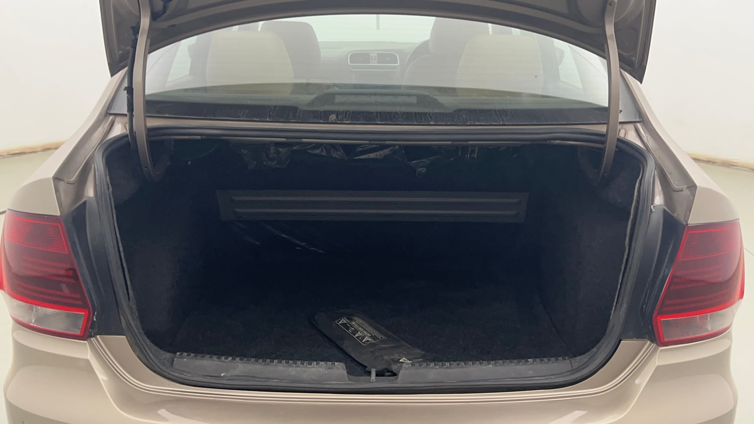 Used 2019 Volkswagen Vento Highline 1.6 (P) Petrol Manual interior DICKY INSIDE VIEW